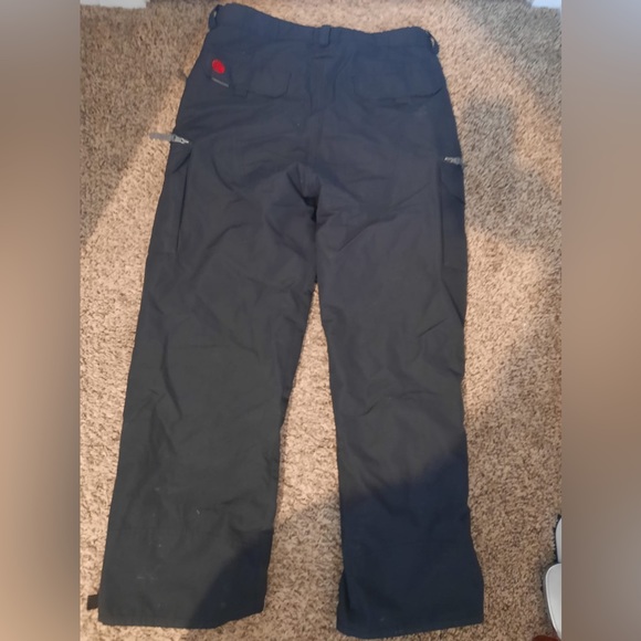 Really good quality snow pants! Great condition, size large. - Picture 3 of 3